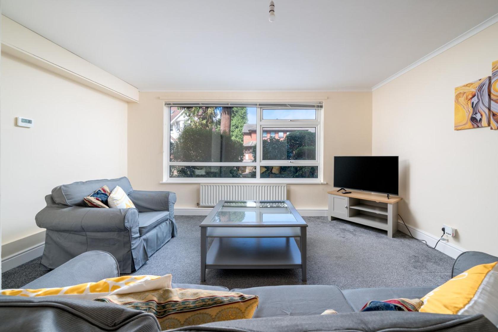 Redhill Surrey 2 Bedroom Pet Friendly Apartment By Sublime Stays Exterior foto