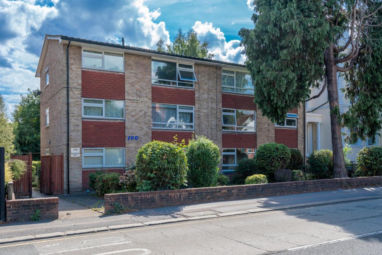 Redhill Surrey 2 Bedroom Pet Friendly Apartment By Sublime Stays Exterior foto