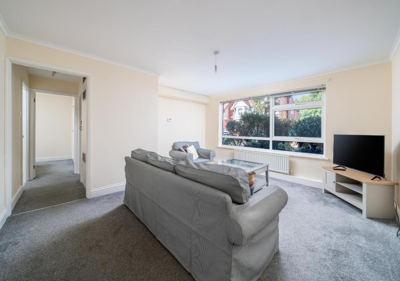 Redhill Surrey 2 Bedroom Pet Friendly Apartment By Sublime Stays Exterior foto